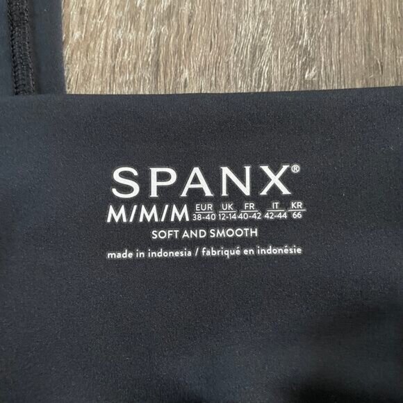 NWT Spanx Soft and Smooth 7/8 Leggings in Black - Size: Medium - Picture 3 of 7